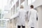 Hospital con sistema de climatización y control de calidad del aire para garantizar un entorno seguro para pacientes y personal