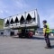 Se está izando una unidad de refrigeración de Carrier Rental Systems